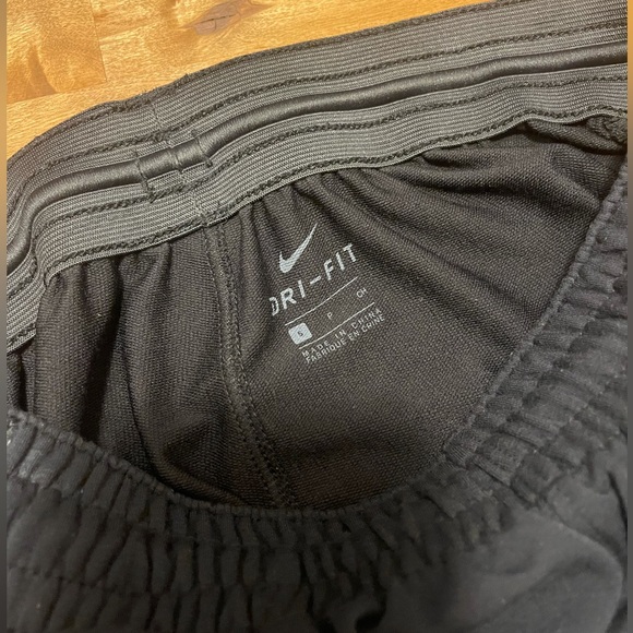 Men’s Nike Work-out shorts (long) - Picture 3 of 3
